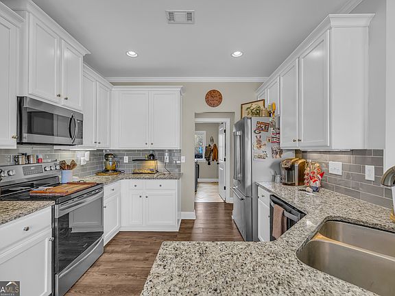3rd image of 2464 Savage Rd