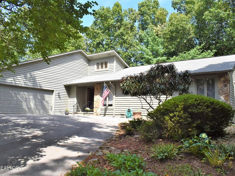 1st image of 27 Kingsboro Ln