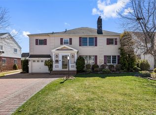 66 Wyatt Road, Garden City, NY