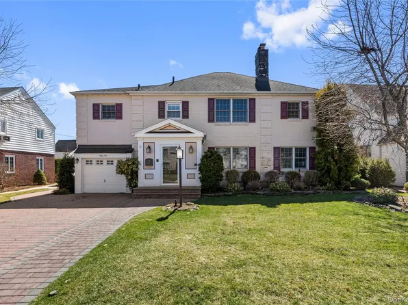 66 Wyatt Road, Garden City, NY 11530