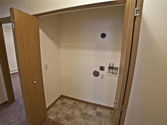 4th image of 421 S Mountin Dr APT 1