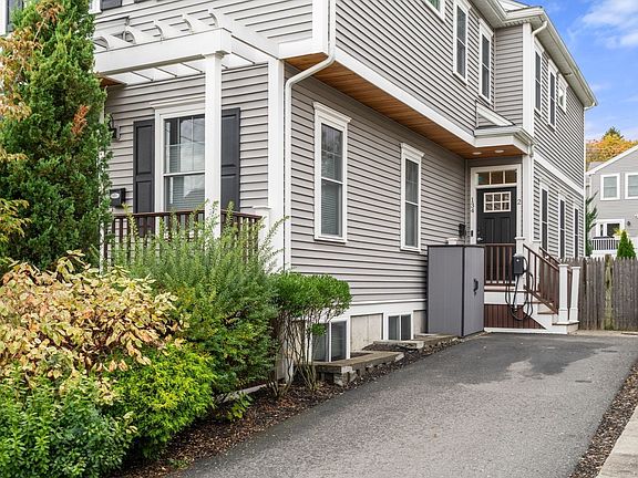 4th image of 134 Edenfield Ave #2