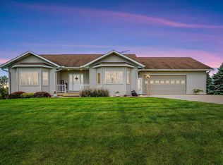 271 Grand Ridge Rim Way, Garnavillo, IA 52049