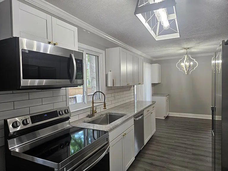 1818 Cherokee Dr — Photo 8