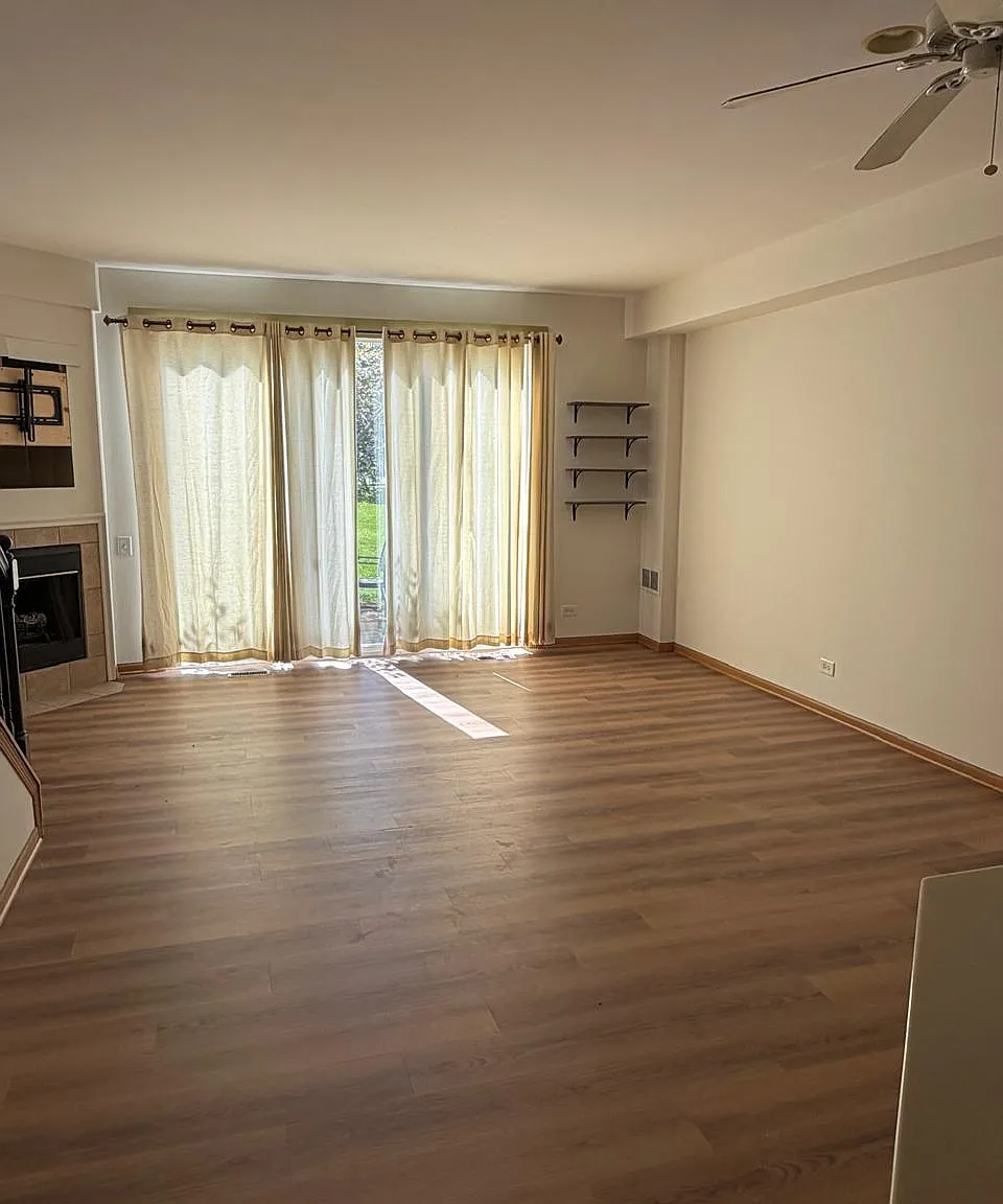 2 bed, 2.5 bath, 1326 sqft, $2,300 — Photo 4