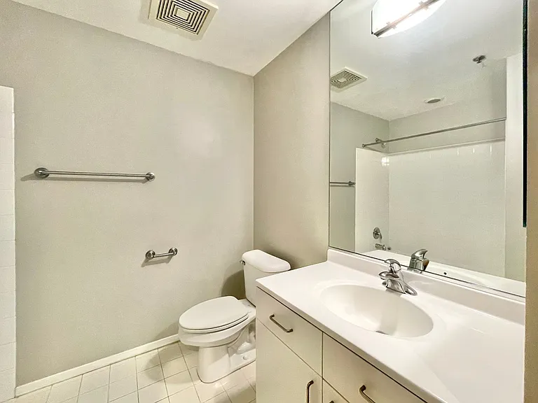 1201 W Adams St #612 — Photo 23