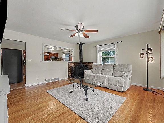 4th image of 2846 Russell St