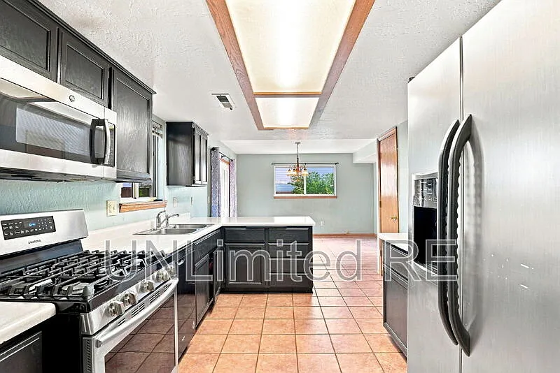 3 bed, 2.5 bath, 1579 sqft, $2,600 — Photo 4