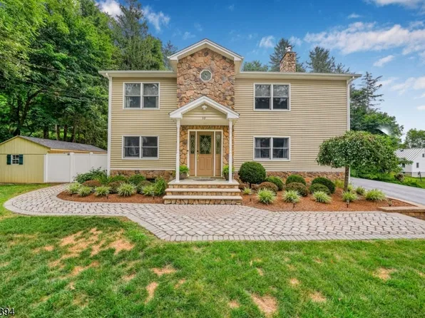 10 Paddock Rd, Franklin Boro, NJ 07416