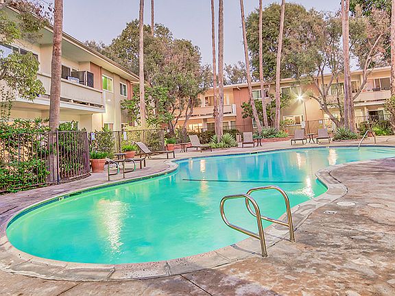 Dusk at Villa Vicente Apartment Homes