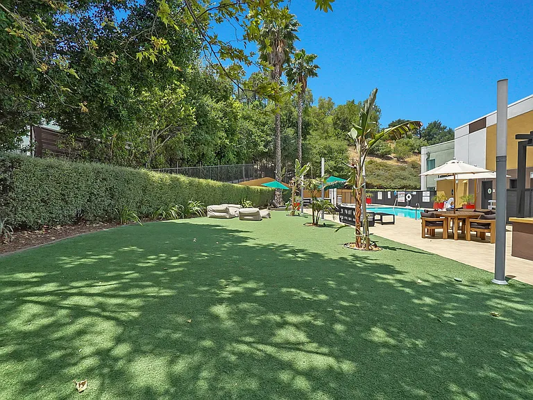 Legado Encino — Photo 19