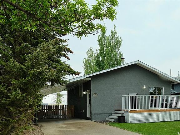 2nd image of 302 7th STREET E