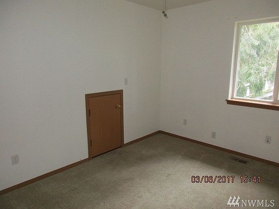 4th image of 22507 Bluewater Dr SE