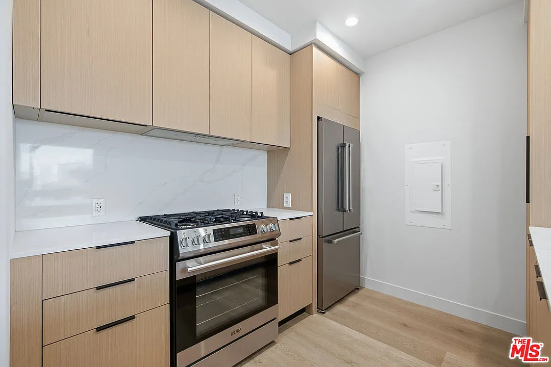 1 bed, 1.0 bath, 806 sqft, $4,395 — Photo 3