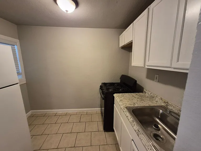 115 Caldwell St #8 — Photo 9