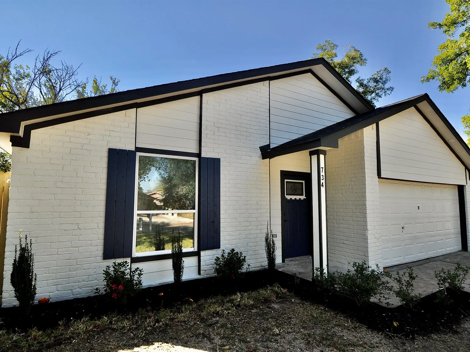 3 bed, 2.0 bath, 1396 sqft, $1,900 — Photo 1