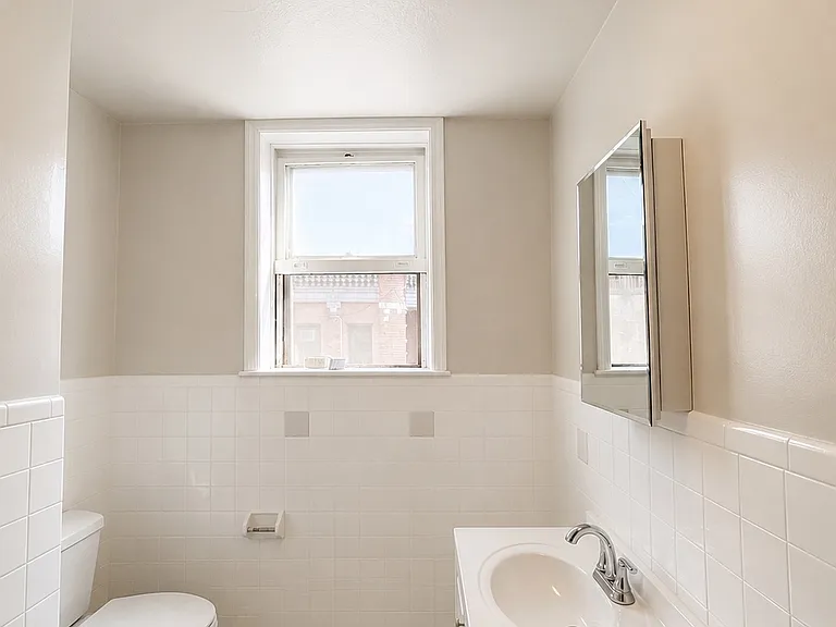 729-731 Avenue C — Photo 10