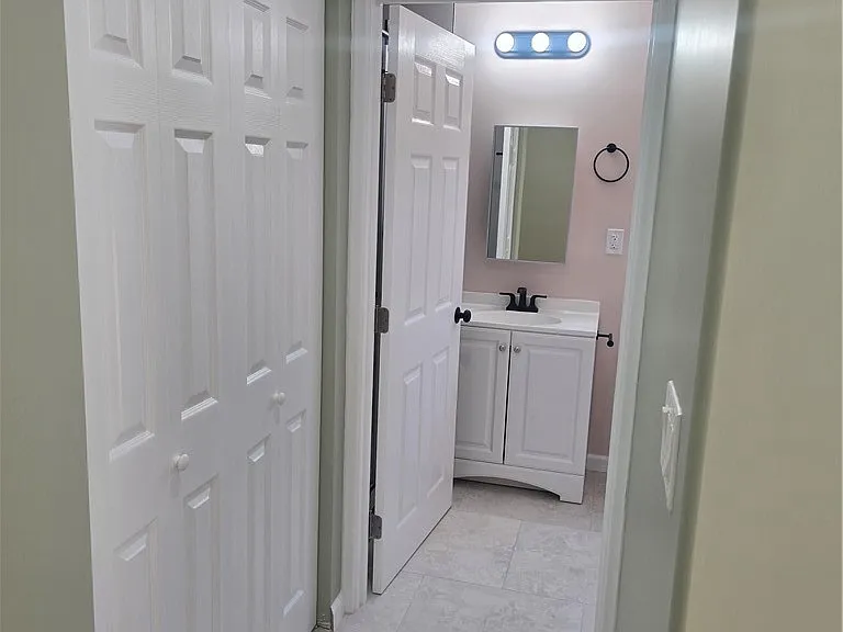 421 W Lexington — Photo 10