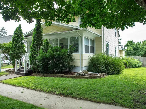 206 H Ave, Grundy Center, IA 50638