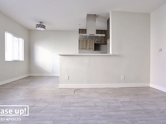 4th image of 738 N Hudson Ave APT 7
