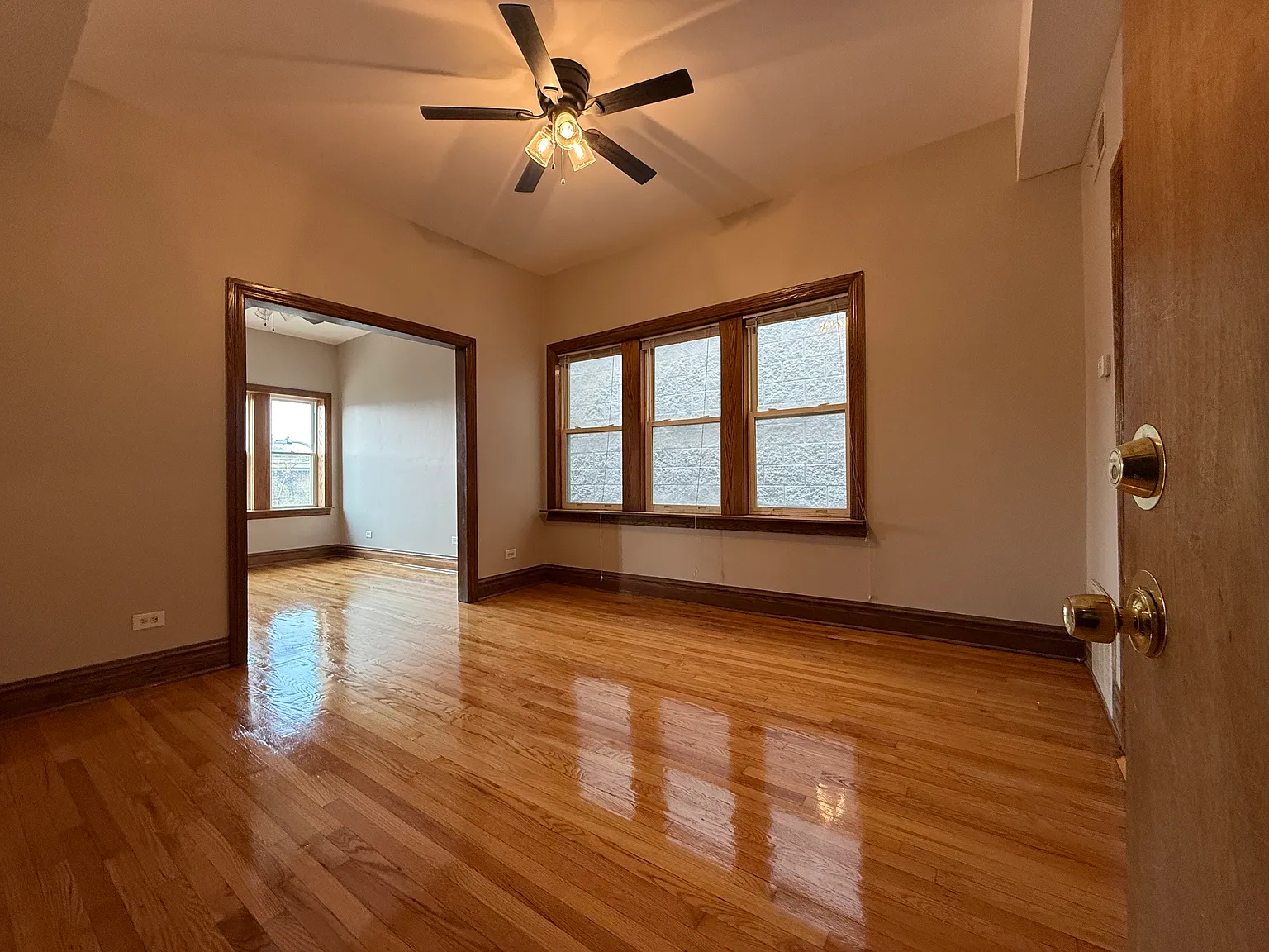 2 bed, 850 sqft, $2,300 — Photo 2