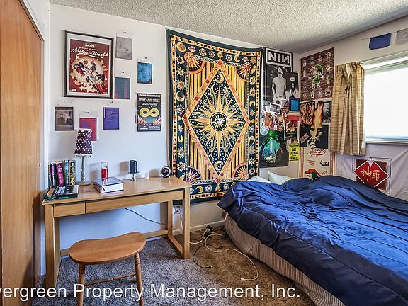 5th image of 908 13th St APT 5