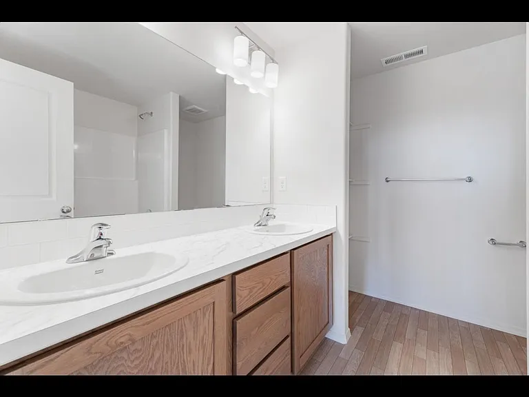 925 SE Starview Ave — Photo 9