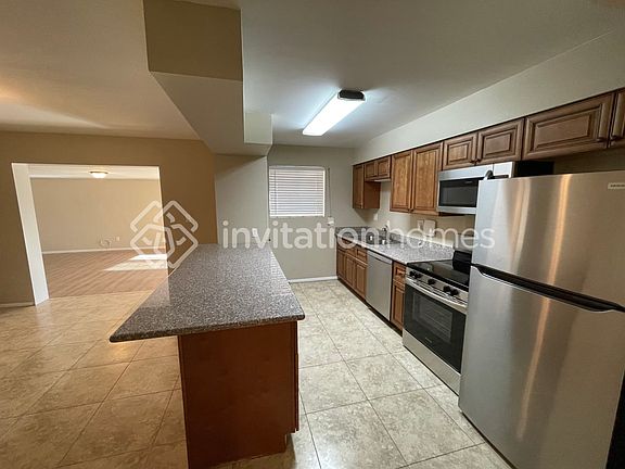 3rd image of 218 W Jasmine St