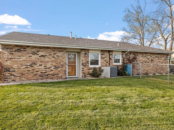 558 Charles St, Lockport, IL 60441