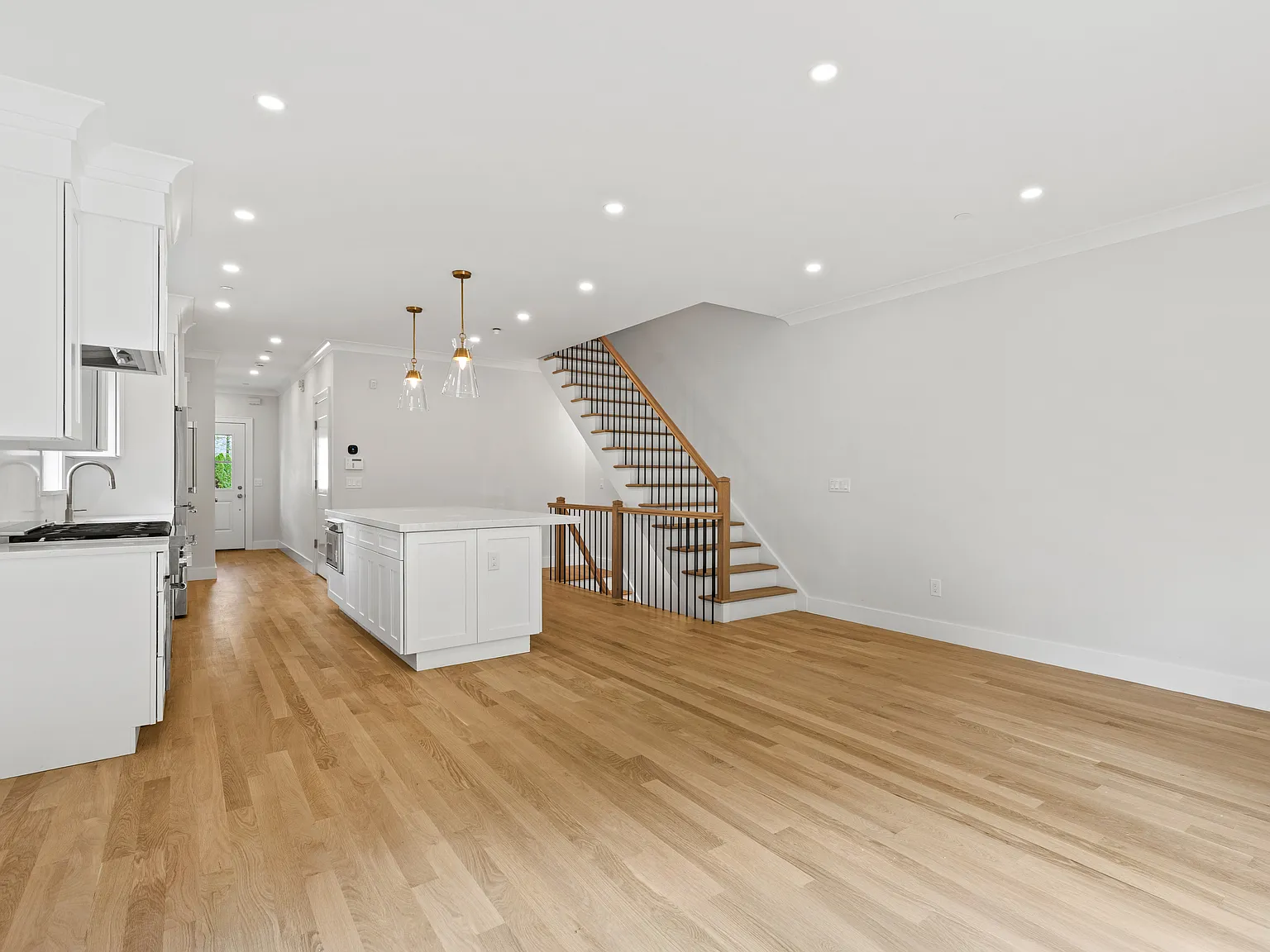 4 bed, 4.5 bath, 2837 sqft, $12,750 — Photo 3