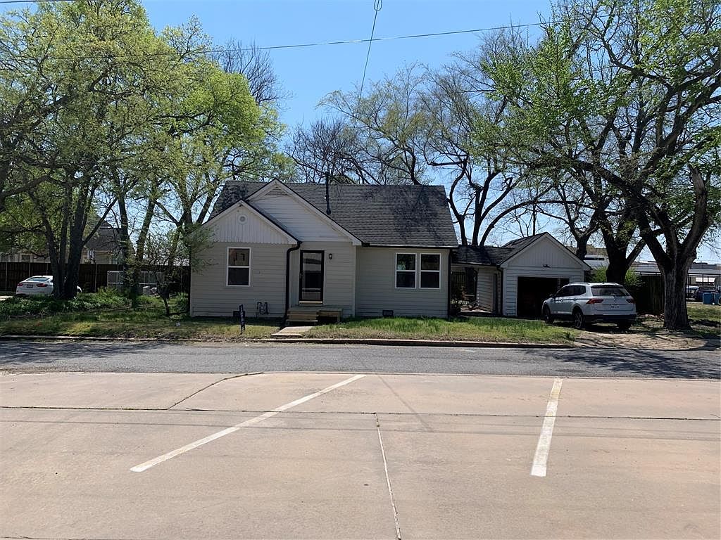 208 E 7th St Bonham Tx 75418 Mls 14539316 Zillow