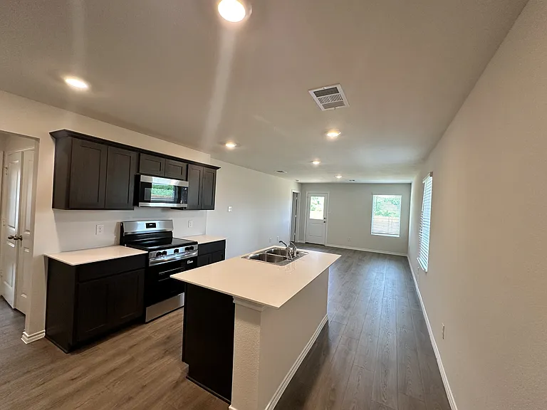 1157 Northfield Dr — Photo 3