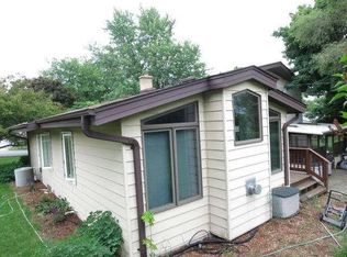 1920 Sunnyside Dr, Waukesha, WI 53186