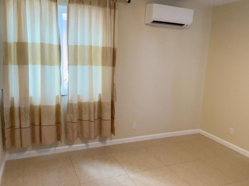 2nd image of 2331 Pauoa Rd