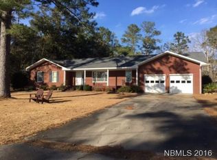 522 Country Club Dr, Arapahoe, NC 28510