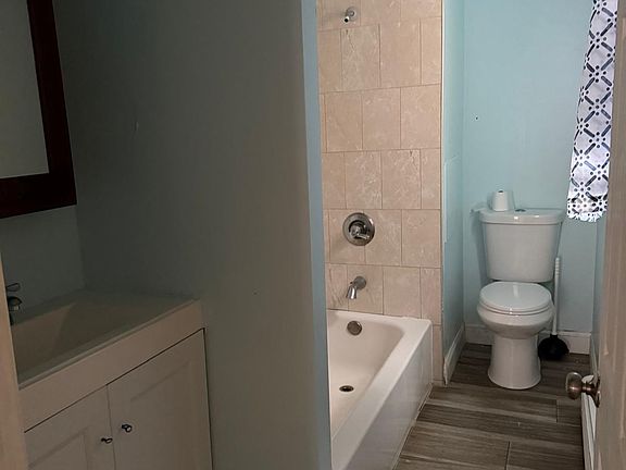 5th image of 132 Grove St
