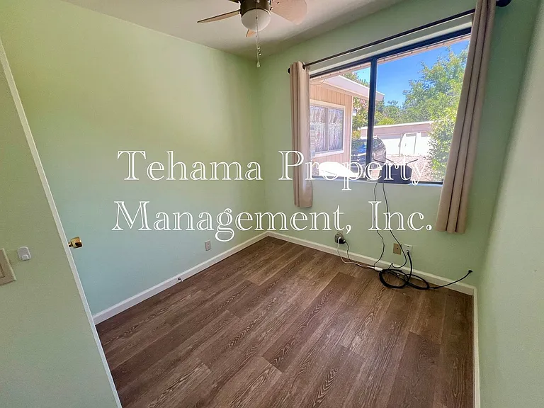 23353 Hamilton Ave — Photo 7