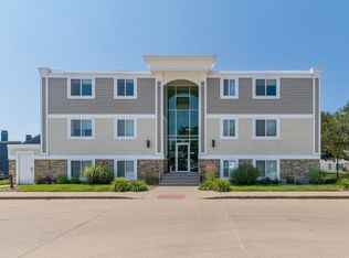 223 N Shore Dr APT 310, South Haven, MI 49090