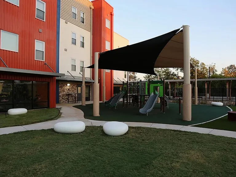 Libertad Austin — Photo 3