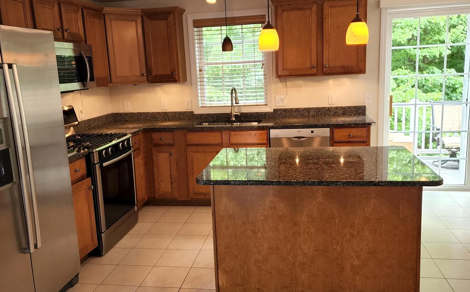 2 bed, 2.5 bath, 2000 sqft, $3,200 — Photo 1