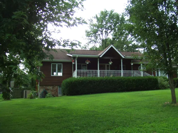 1103 W College St, Carbondale, IL 62901