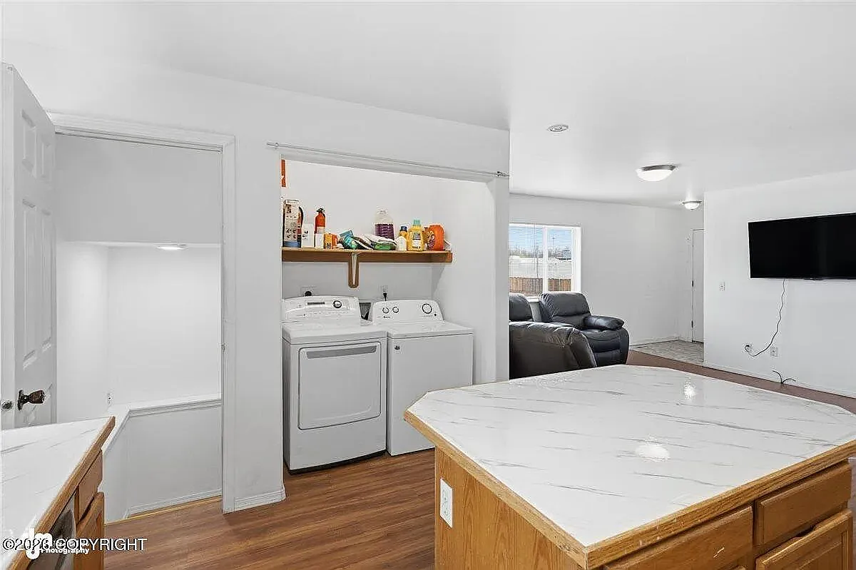 4 bed, 2.5 bath, $3,500 — Photo 2