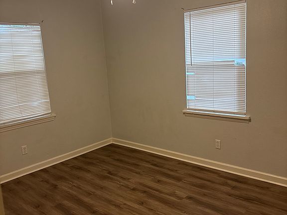 3rd image of 209 S Mitchell St