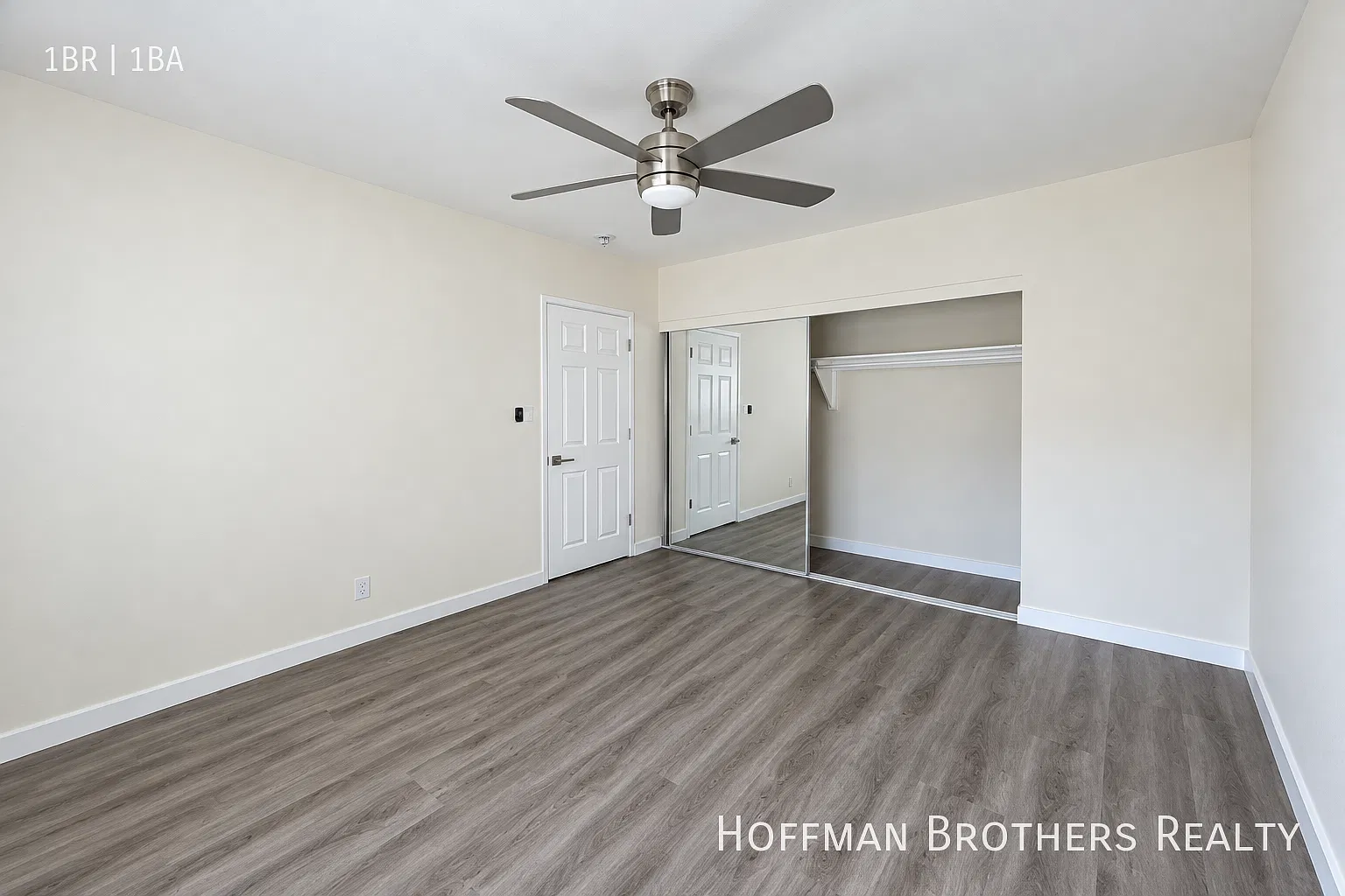 Updated 1 Bedroom With Stone Counters, Stainless Steel Appliances & On-Site Laundry! — Photo 4