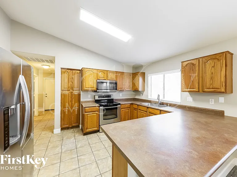 18139 N 113th Ave — Photo 5