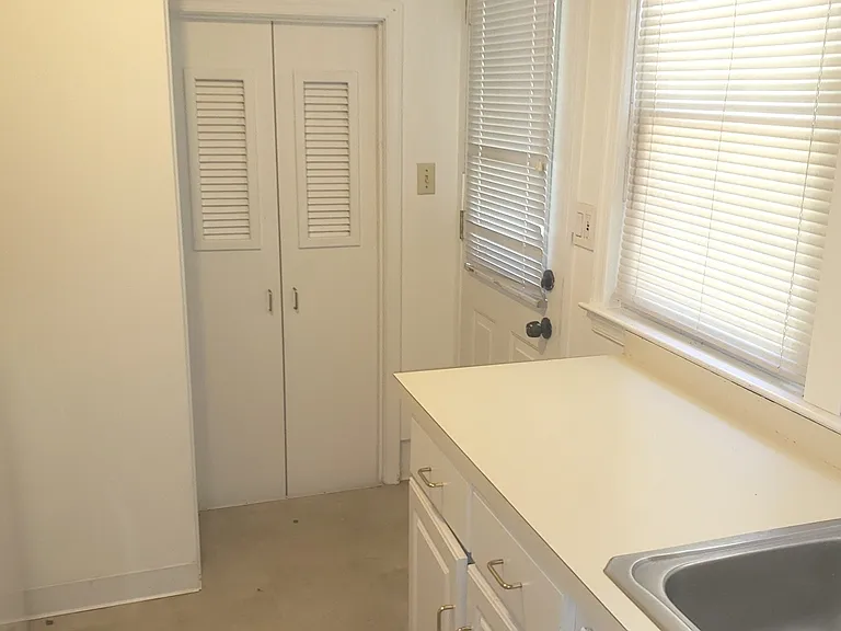 625 Southwood Rd — Photo 9