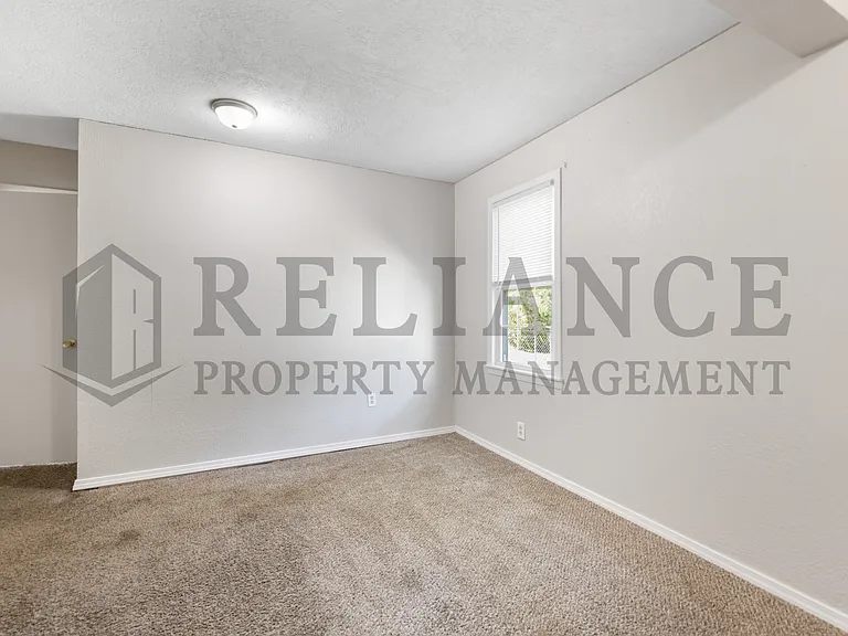 902 W Wallingford St — Photo 22
