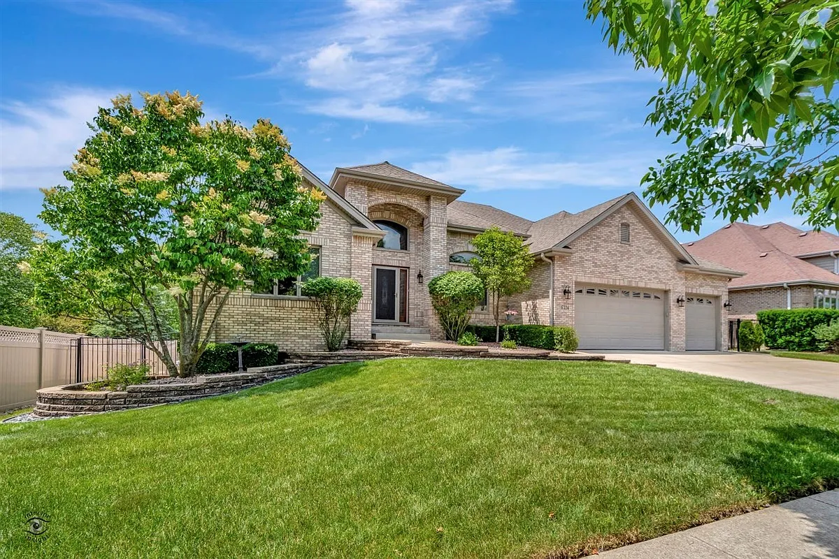 17224 Pointe Dr photo 1