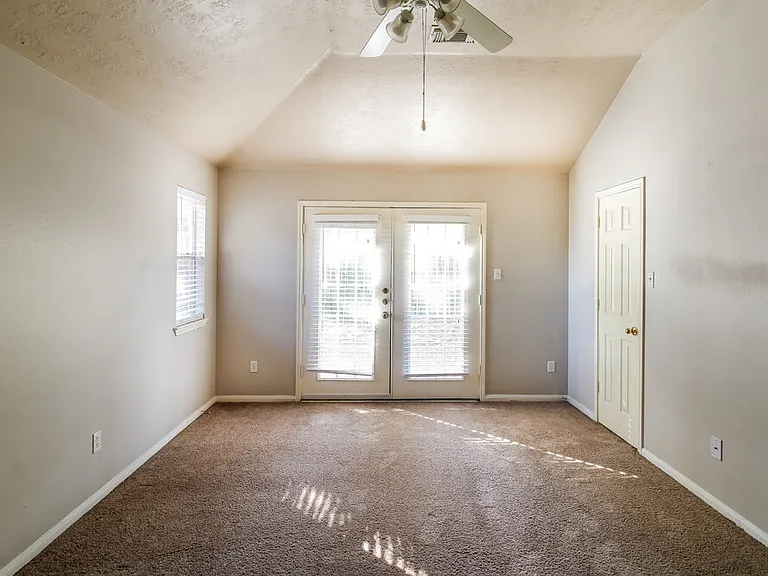 12315 Claresholm Dr — Photo 9