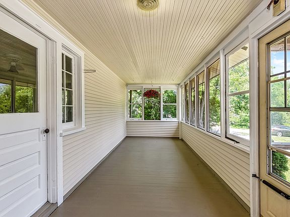 3rd image of 151 E Lake Park Ave